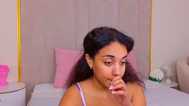 Snapshot of Luna_Cortier chatting on 07.27.26 Luna Cortier online show from 07.27.26
