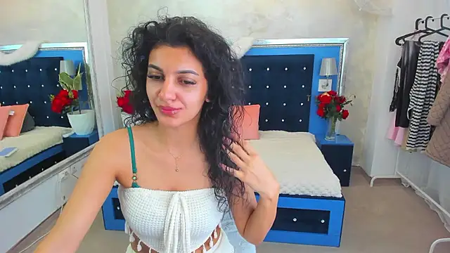 YasmineDelight online show from 02.04.26