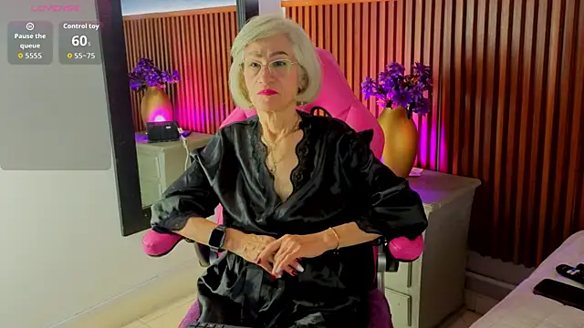 Snapshot of miss_monserrate01 chatting on 05.19.26 miss monserrate01 online show from 05.19.26
