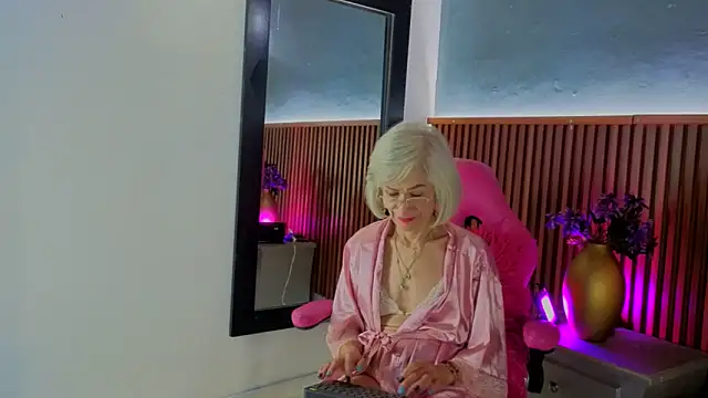 Snapshot of miss_monserrate01 chatting on 05.28.26 miss monserrate01 online show from 05.28.26