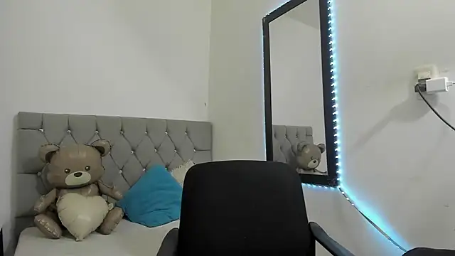 Snapshot of _1DERECK chatting on 02.18.26 1DERECK online show from 02.18.26