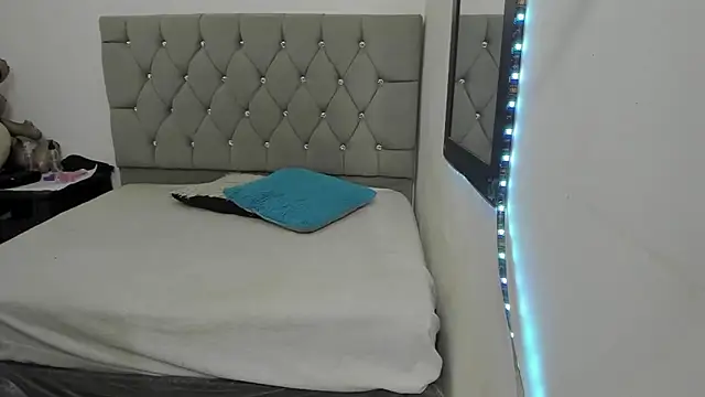 Snapshot of _1DERECK chatting on 02.20.26 1DERECK online show from 02.20.26