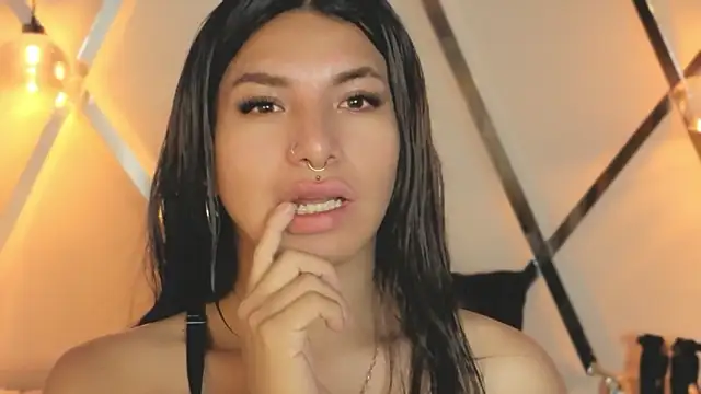 Snapshot of MeelFox chatting on 03.14.26 MeelFox online show from 03.14.26