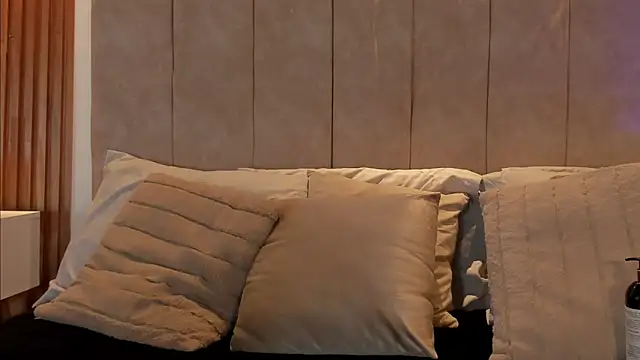  Laura saenz1 online show from 02.18.26