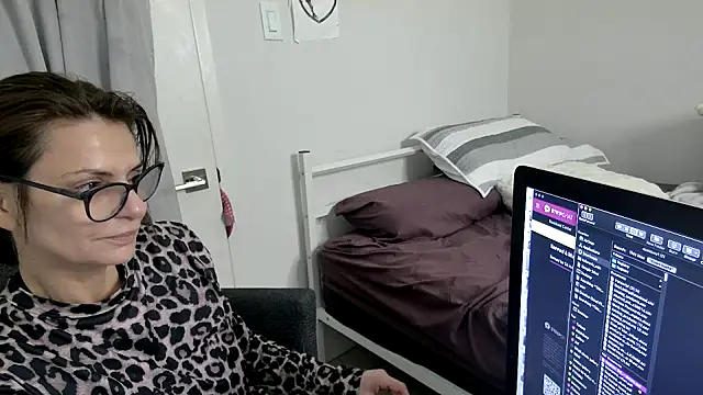 JUCY APPLE online show from 02.26.26