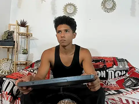 Yoel hot2004 online show from 02.13.26