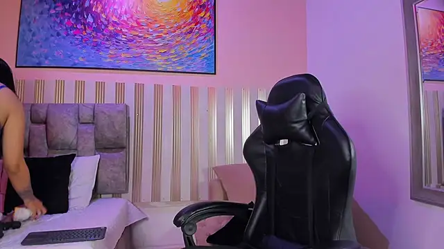 nina glow online show from 03.30.26