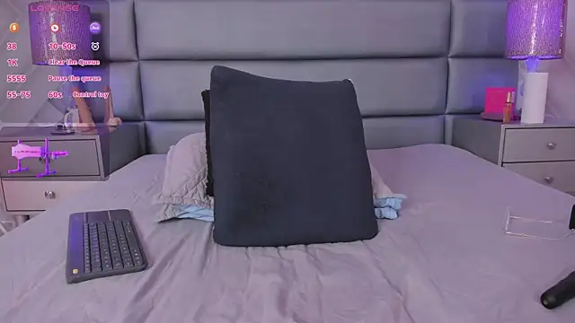 AlexaFoxx  online show from 07.31.26