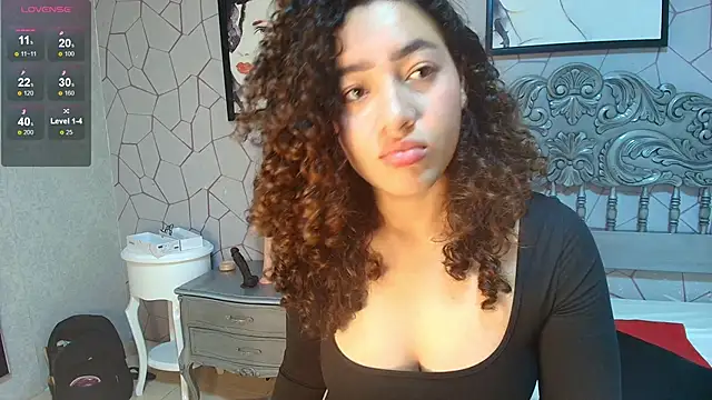 Snapshot of meganrousx chatting on 03.19.26 meganrousx online show from 03.19.26