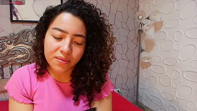 Snapshot of meganrousx chatting on 03.25.26 meganrousx online show from 03.25.26