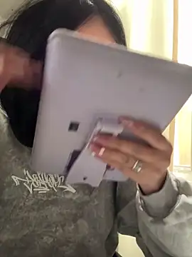 Sara Fernandez  online show from 02.12.26