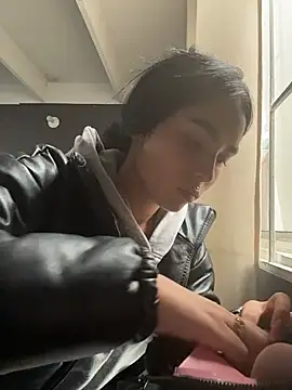 Sara Fernandez  online show from 02.17.26