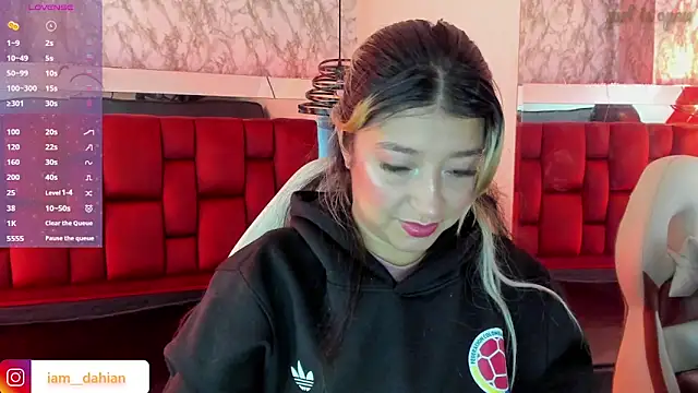 Snapshot of Dahiana_Dmour_ chatting on 06.19.26 Dahiana Dmour online show from 06.19.26