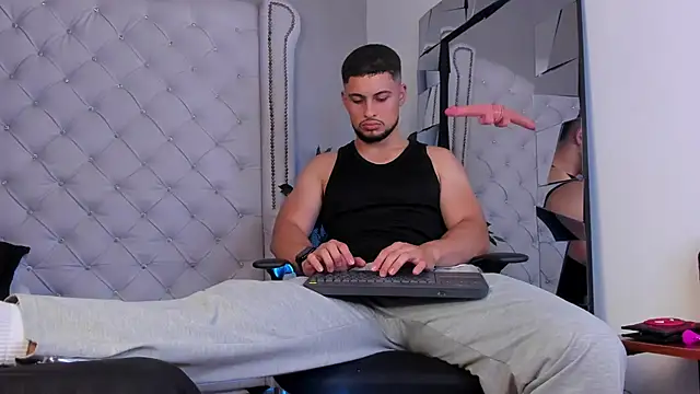 valenssio moretti online show from 04.17.26