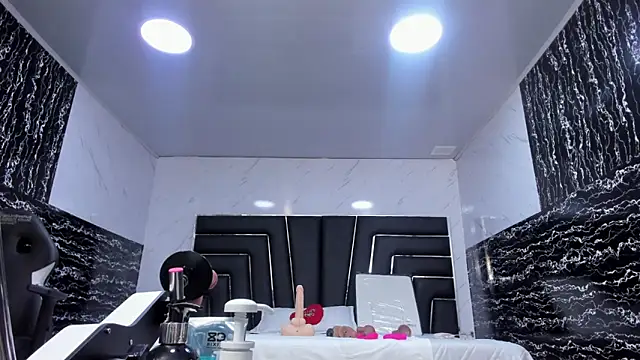 Ladyy Scarlett online show from 06.11.26