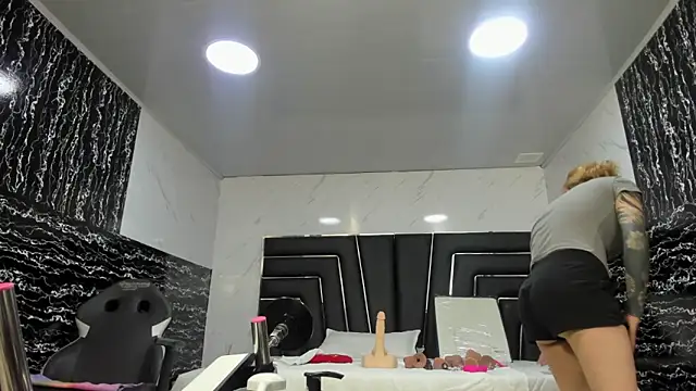 Ladyy Scarlett online show from 06.12.26