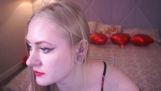 Snapshot of DramaQuenns chatting on 02.11.26 DramaQuenns online show from 02.11.26