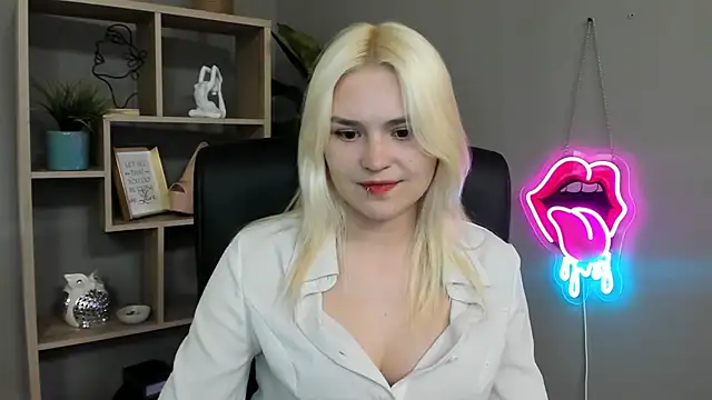 Snapshot of SweetLilyxo chatting on 05.12.26 SweetLilyxo online show from 05.12.26