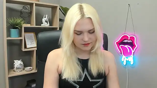 Snapshot of SweetLilyxo chatting on 05.20.26 SweetLilyxo online show from 05.20.26