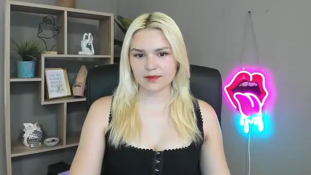 Snapshot of SweetLilyxo chatting on 05.24.26 SweetLilyxo online show from 05.24.26