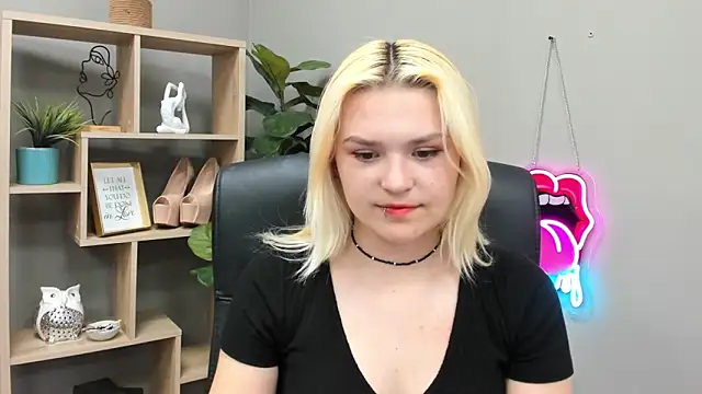 Snapshot of SweetLilyxo chatting on 06.02.26 SweetLilyxo online show from 06.02.26