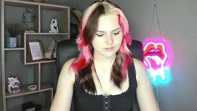 Snapshot of SweetLilyxo chatting on 06.07.26 SweetLilyxo online show from 06.07.26