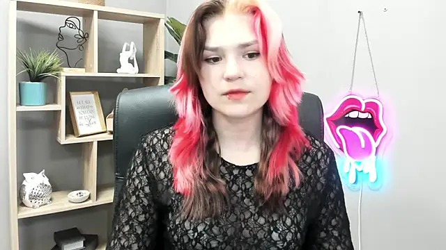 Snapshot of SweetLilyxo chatting on 06.08.26 SweetLilyxo online show from 06.08.26
