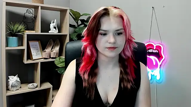 Snapshot of SweetLilyxo chatting on 06.10.26 SweetLilyxo online show from 06.10.26