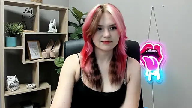 Snapshot of SweetLilyxo chatting on 06.11.26 SweetLilyxo online show from 06.11.26