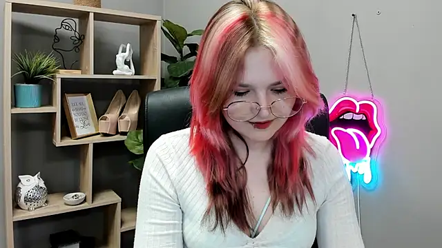 Snapshot of SweetLilyxo chatting on 06.16.26 SweetLilyxo online show from 06.16.26