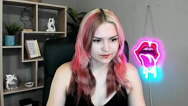 Snapshot of SweetLilyxo chatting on 06.21.26 SweetLilyxo online show from 06.21.26