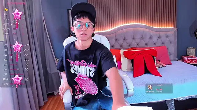 Snapshot of Noa_03 chatting on 05.19.26 Noa 03 online show from 05.19.26