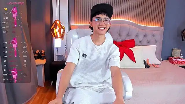 Snapshot of Noa_03 chatting on 06.01.26 Noa 03 online show from 06.01.26