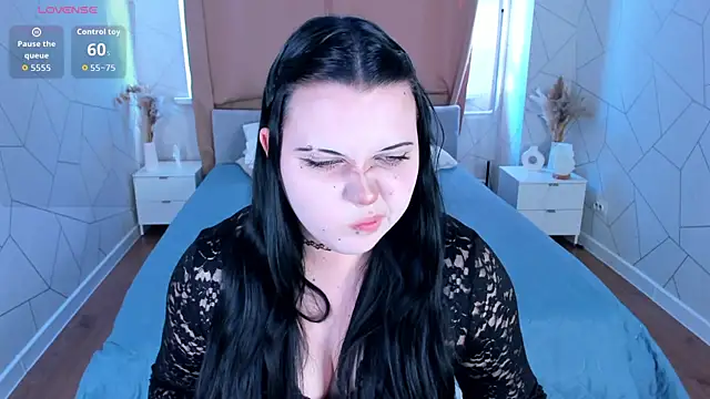 Snapshot of Kira_G0ld chatting on 06.04.26 Kira G0ld online show from 06.04.26