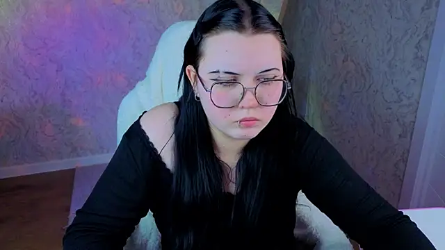 Snapshot of Kira_G0ld chatting on 06.24.26 Kira G0ld online show from 06.24.26