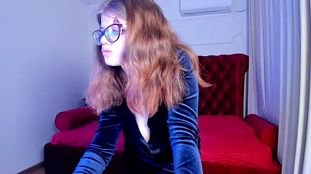 ChloeHalses online show from 03.05.26