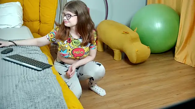ChloeHalses online show from 04.21.26