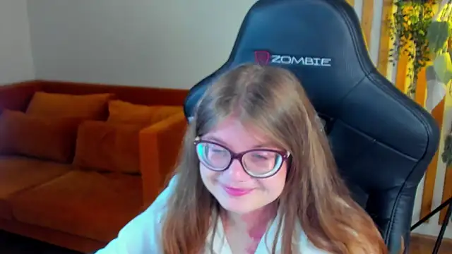 ChloeHalses online show from 06.12.26