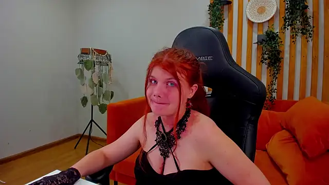 Snapshot of ChloeHalses chatting on 07.28.26 ChloeHalses online show from 07.28.26