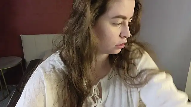 Snapshot of LovingWhisperr chatting on 05.20.26 LovingWhisperr online show from 05.20.26