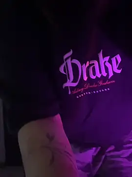 Daniellesins1 online show from 04.18.26