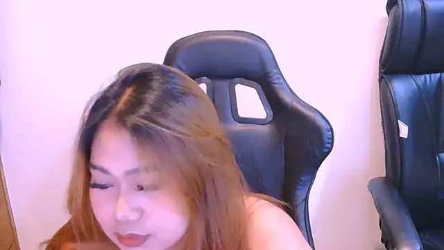 Snapshot of vien_pussy69 chatting on 02.14.26 vien pussy69 online show from 02.14.26