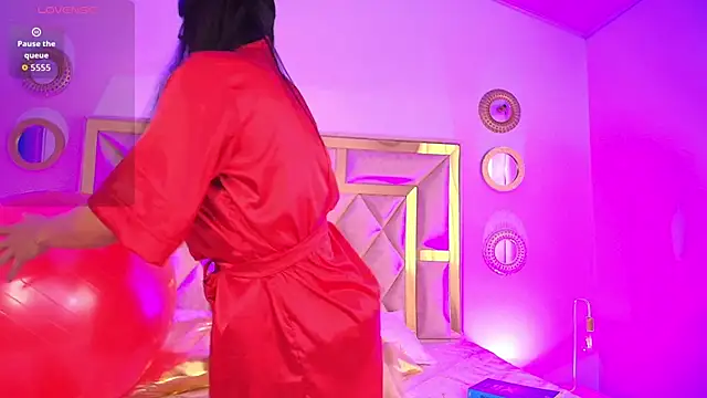 Emma Sanz   online show from 02.10.26