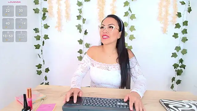 Emma Sanz   online show from 05.09.26
