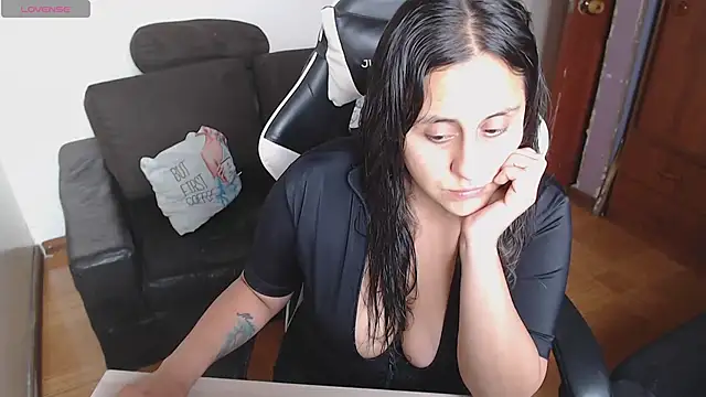 Snapshot of MeliisaRobers chatting on 04.20.26 MeliisaRobers online show from 04.20.26