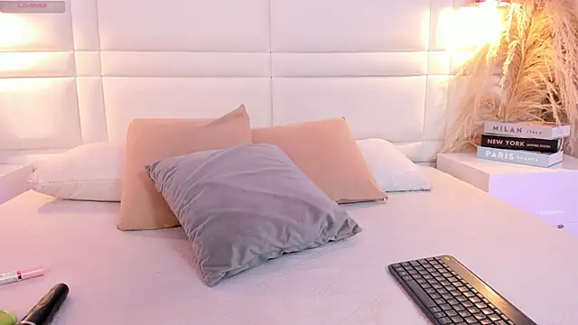 RaquelHyde  online show from 05.04.26