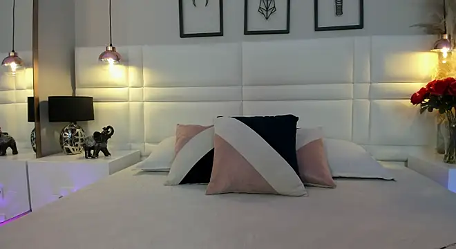 Snapshot of RaquelHyde_ chatting on 06.18.26 RaquelHyde online show from 06.18.26