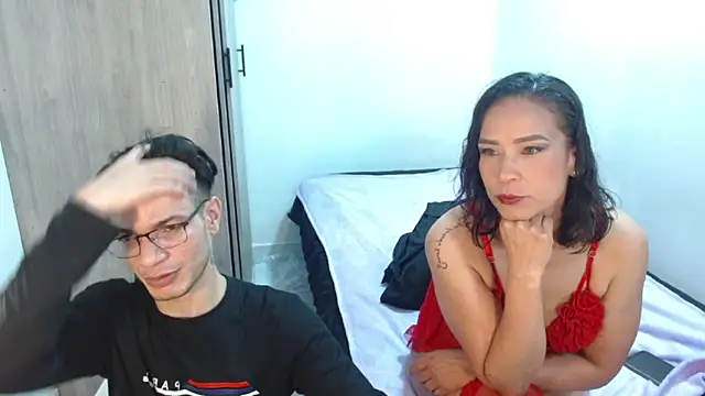 Snapshot of the_girl_in_red chatting on 02.18.26 the girl in red online show from 02.18.26