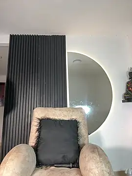 ARON LUXX online show from 02.13.26