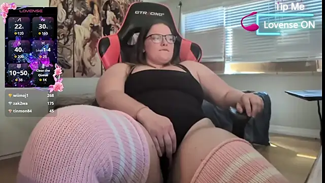 Snapshot of lillythotz chatting on 04.03.26 lillythotz online show from 04.03.26